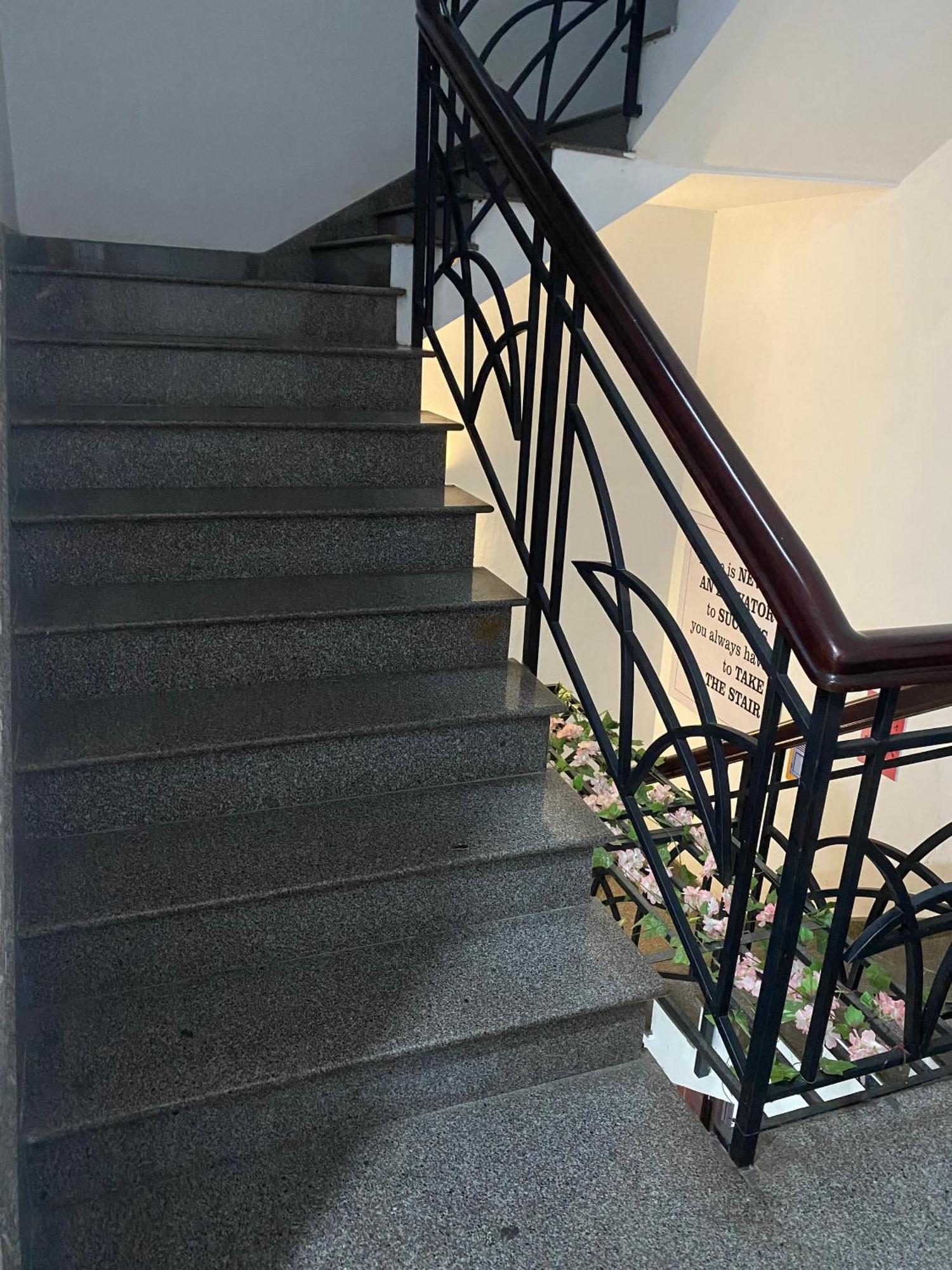 Апартаменты Start House Dorm Walk 5 Minutes To The Airport Хошимин Экстерьер фото